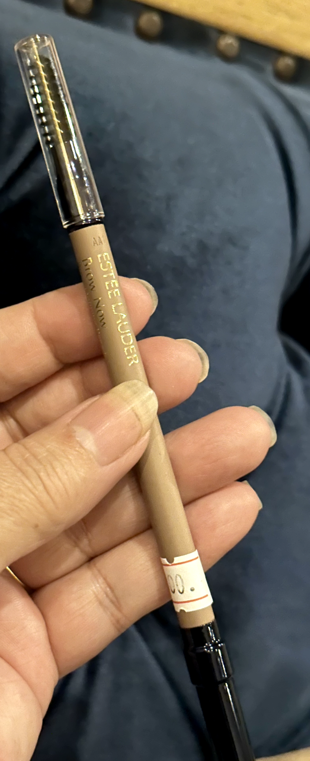 Estee Lauder . . Brow NowBrow Defining Pencil.Unique gel pencil fills, shapes and defines brows.