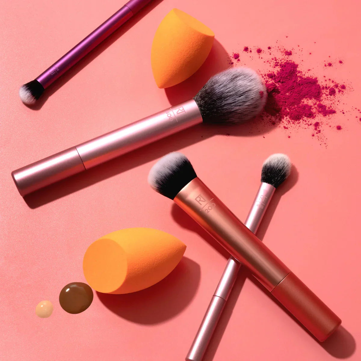 Real Techniques Everyday Essentials Makeup Brush Set with Bonus Miracle Complexion Sponge.