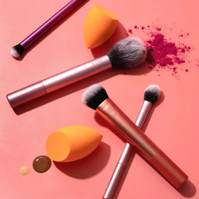 Real Techniques Everyday Essentials Makeup Brush Set with Bonus Miracle Complexion Sponge.