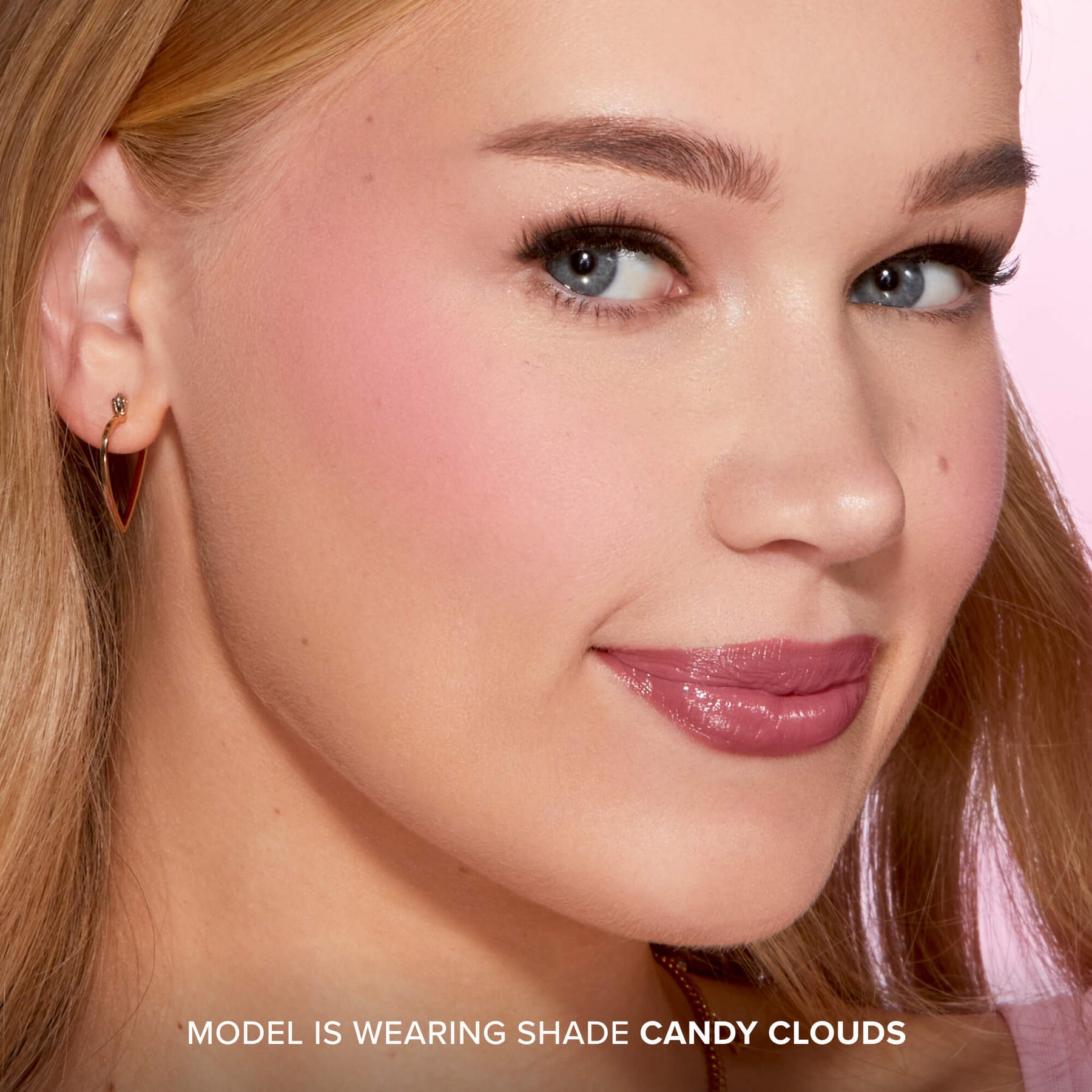 Cloud Crush Blurring Blush
Velvety Second-Skin Powder Formula. Cool Soft Pink
Smells like Tropical Beach