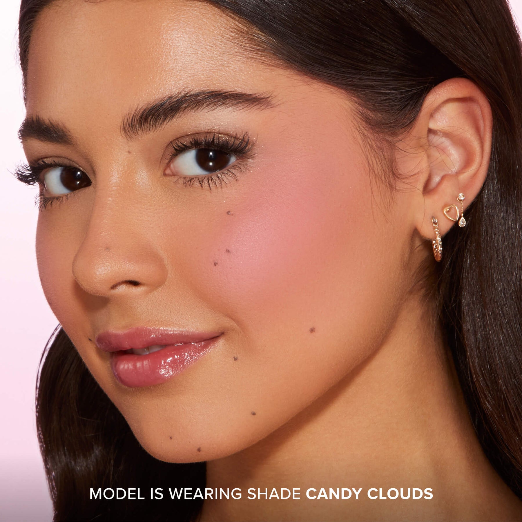 Cloud Crush Blurring Blush
Velvety Second-Skin Powder Formula. Cool Soft Pink
Smells like Tropical Beach